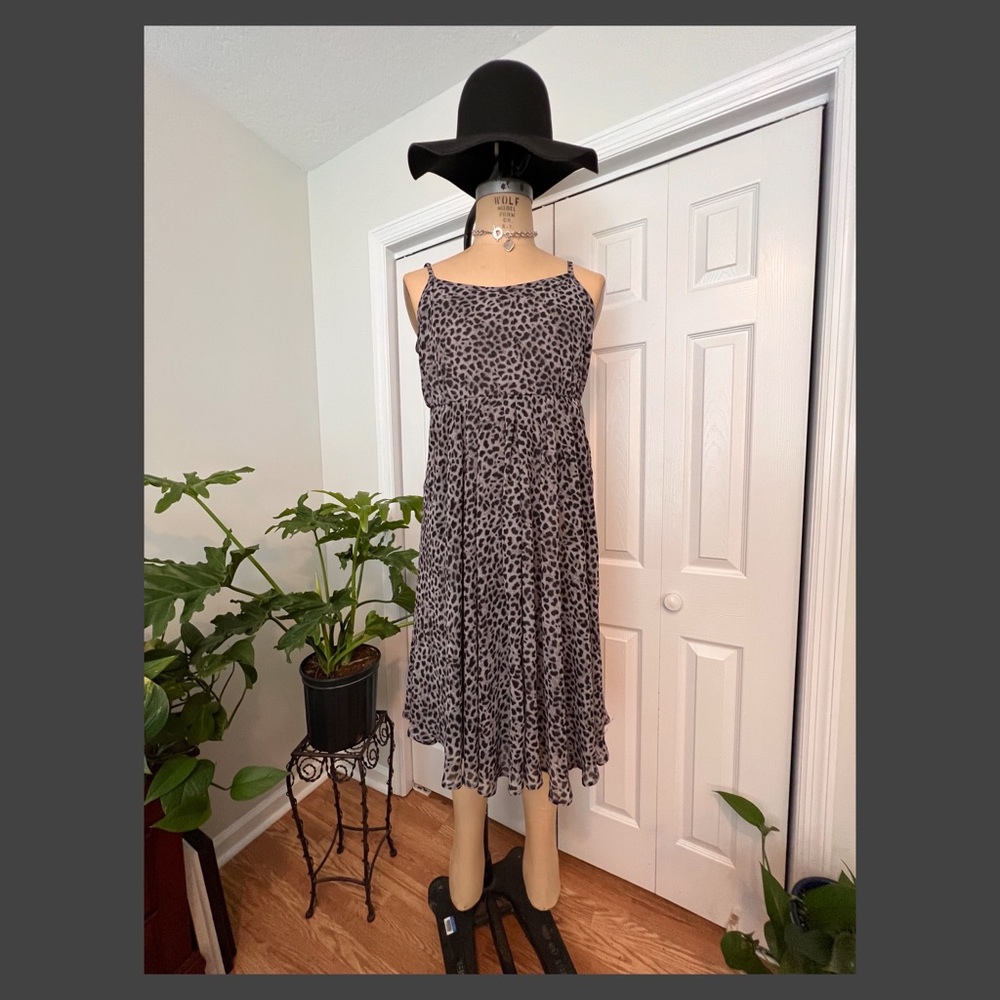TORRID GRAY/BLACK LEOPARD CHIFFON SKATER DRESS SIZE 00 NWOT